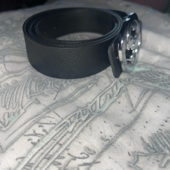 Black Gucci belt , size 30-32 somewhere around there - Picture 3 of 4